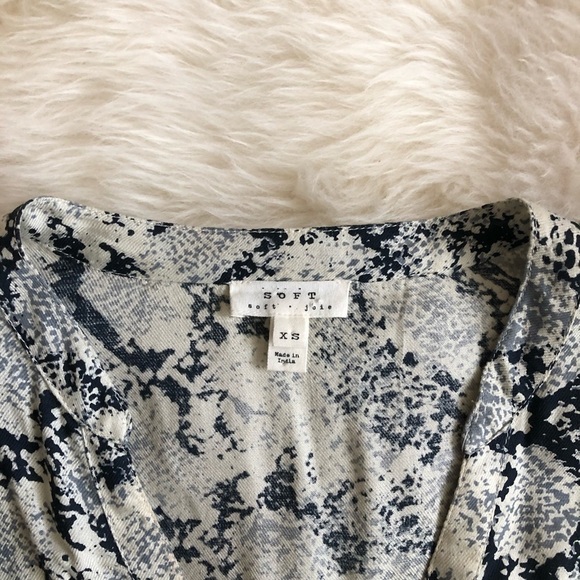 Soft Joie Dane Snake Print Blouse in Stonewash XS - Picture 5 of 7